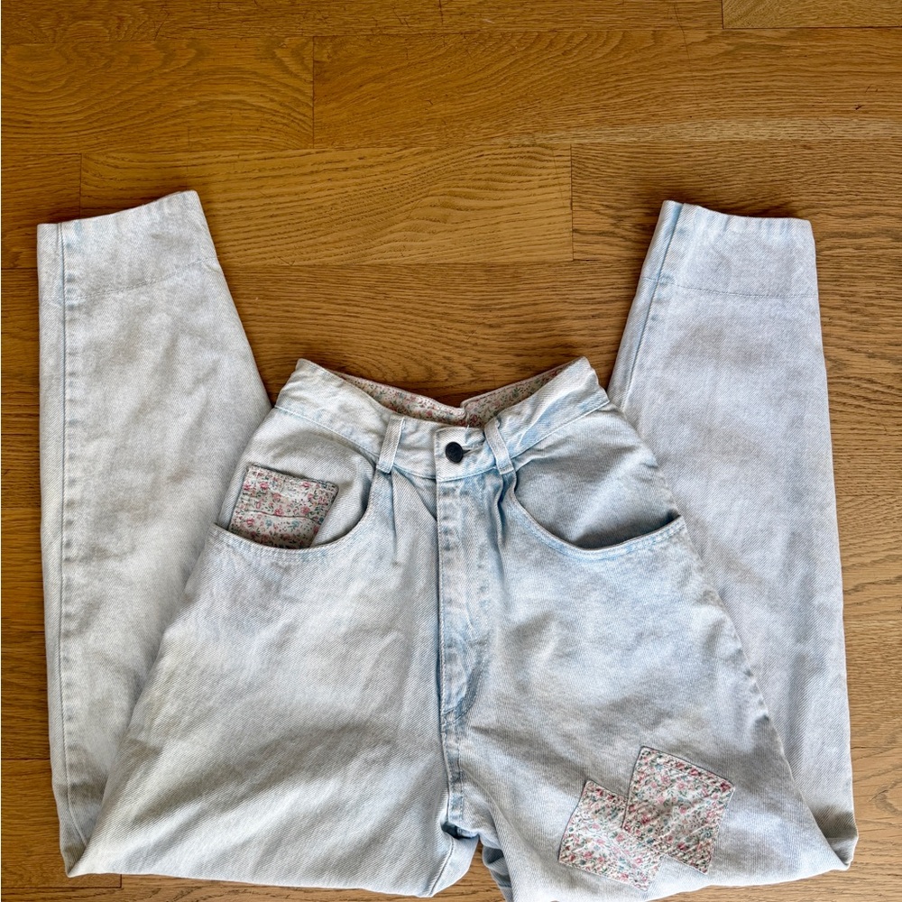 Vintage 80’s Light Blue Women's Jeans with Floral Accents Breaker Mom Jeans